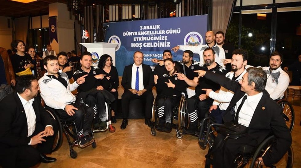 Engel tanımayan başkan engelli bireyler ve aileleriyle buluştu