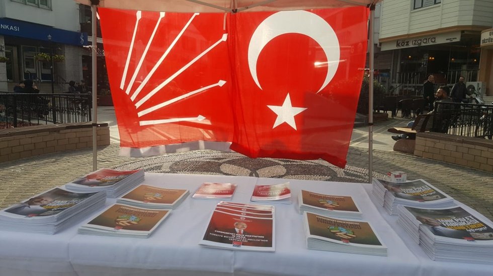 FET&Ouml;YE SELAM &hellip;OHAL&rsquo;E DEVAM&rdquo; broş&uuml;rlerine polis el koydu