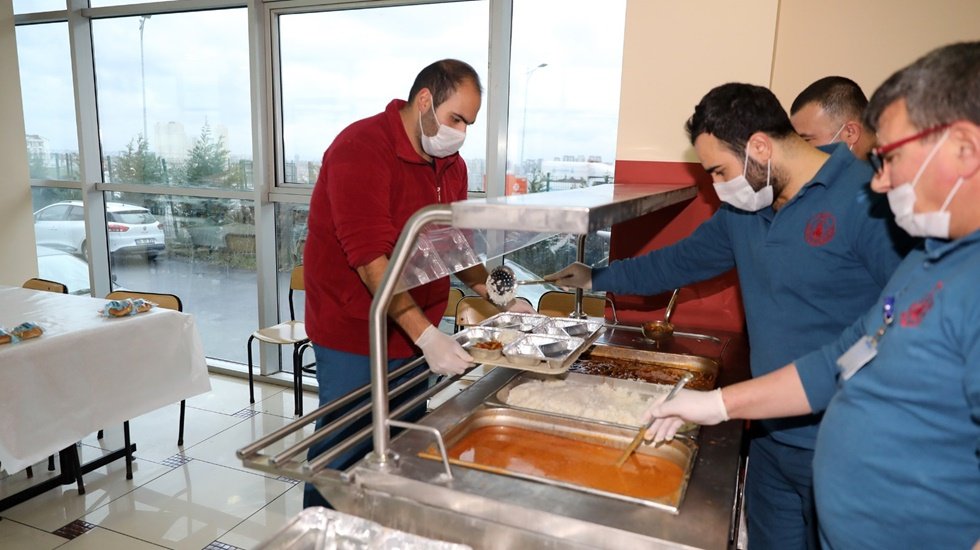 İBB sokakta kalan evsizleri misafir ediyor
