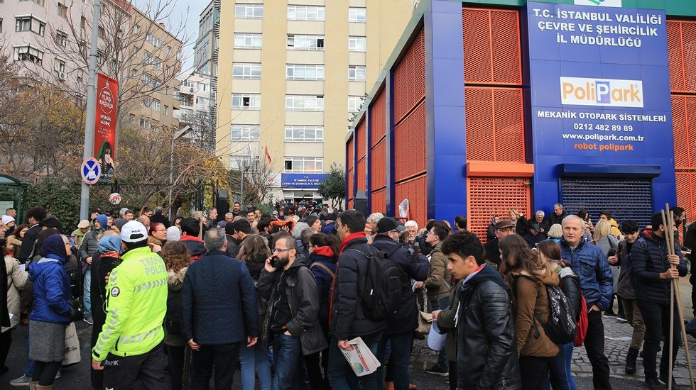 İstanbullular itiraz i&ccedil;in buluştu