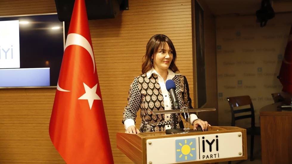 İYİ Parti&rsquo;den &lsquo;D&uuml;nya Kadın Hakları G&uuml;n&uuml;&rsquo;nde &lsquo;Aile Hukuku&rsquo; semineri