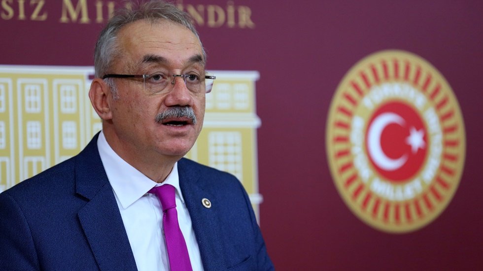 İYİ Partili Tatlıoğlu: T&uuml;rkiye kalitesiz b&uuml;y&uuml;yor