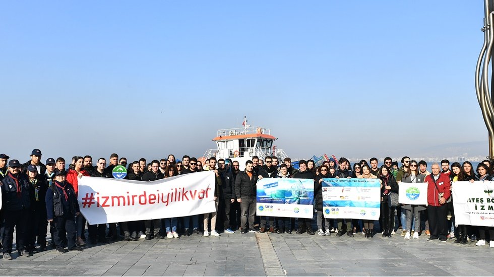 &ldquo;İyilik var&rdquo; diyenler kıyı temizliği yaptı