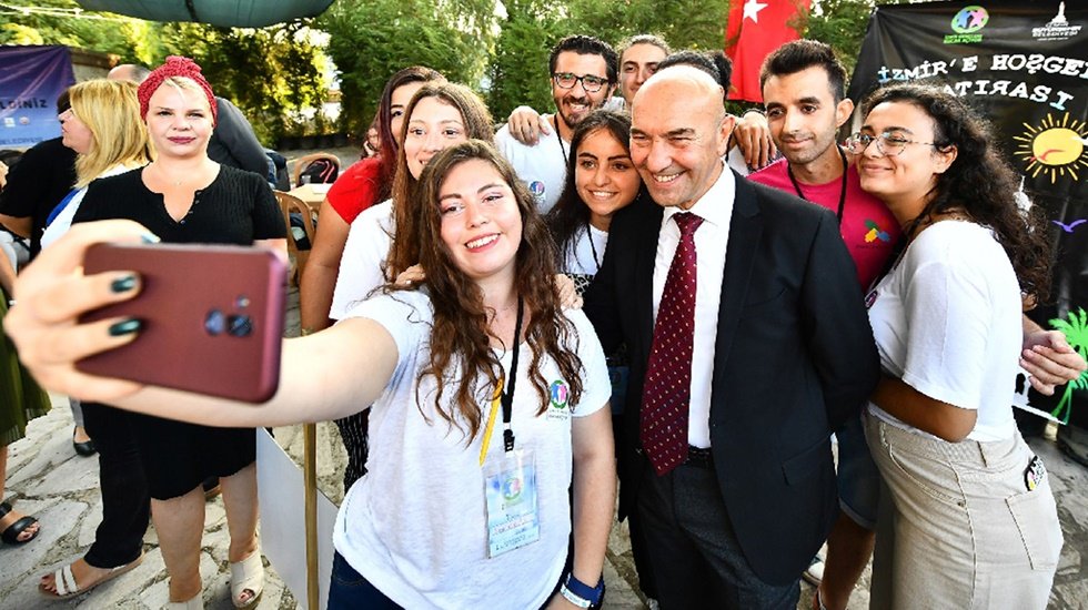 İzmir Avrupa Gen&ccedil;lik Başkenti olmak i&ccedil;in kolları sıvadı