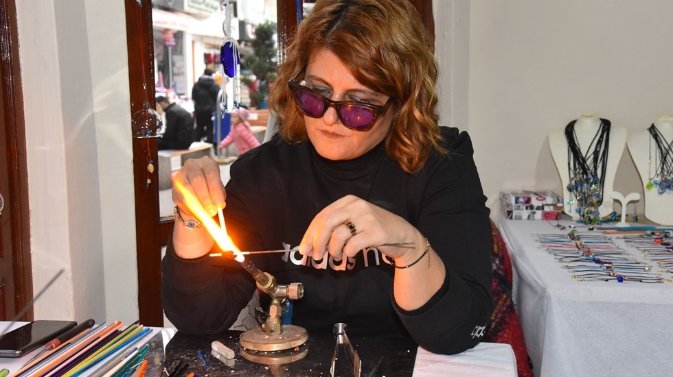 İzmit Belediyesi’nin stantları sanat atölyelerine ev sahipliği yapıyor
