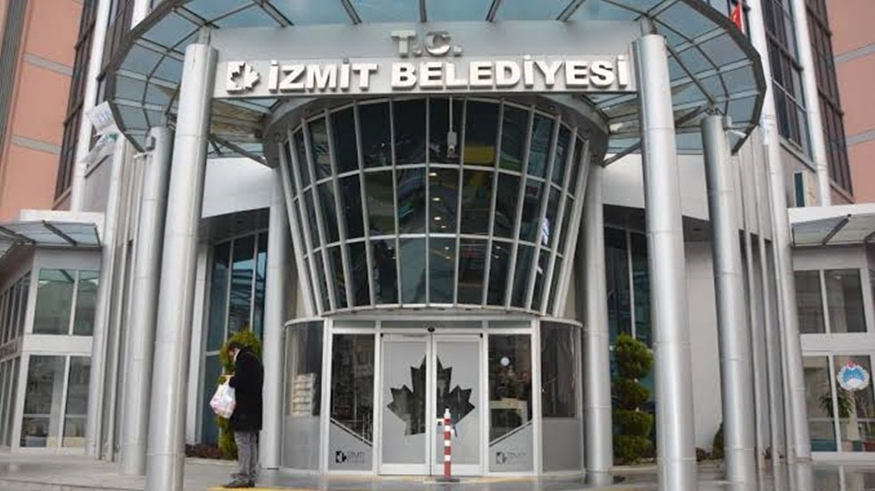 İzmit Belediyesi, kiralık otob&uuml;slerin satın alınması i&ccedil;in g&ouml;r&uuml;şmelere başladı