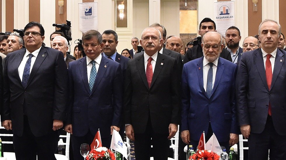 Kılı&ccedil;daroğlu, Karamollaoğlu ve Davutoğlu&rsquo;nu bir araya getiren toplantı