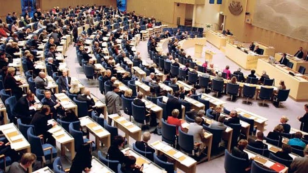 Kriz nedeniyle Milletvekillerinin maaşları 180 g&uuml;n askıya alındı