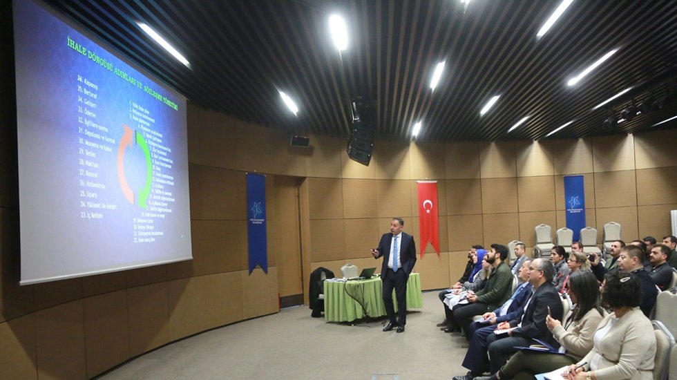 Küçükçekmece Belediye personeline kamu ihale mevzuatı anlatıldı