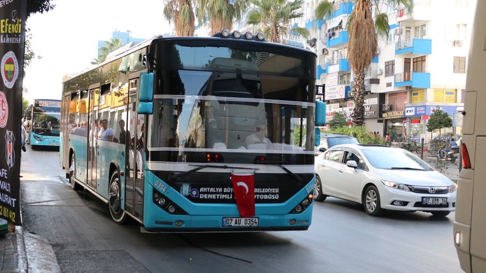 Mezun olan &ouml;ğrenciler 1 yıl daha ulaşım indiriminden yararlanacak