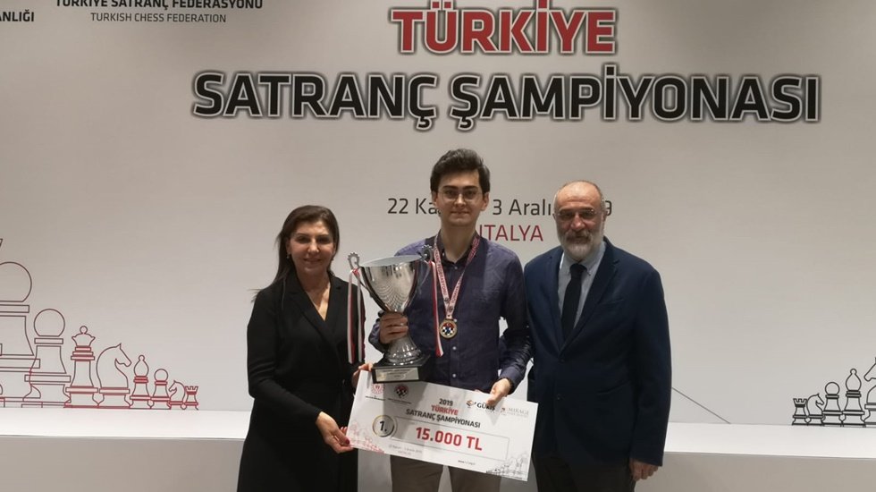 Satran&ccedil;ta Şampiyonların Şampiyonu &ldquo;Vahap Şanal&rdquo; oldu