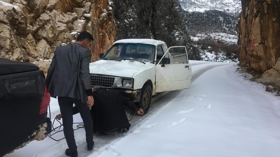 Sıcakların başkenti Antalya&rsquo;da karla m&uuml;cadele