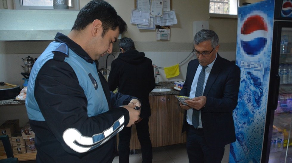 Zabıtadan şırıngalı &ccedil;ikolata denetimi