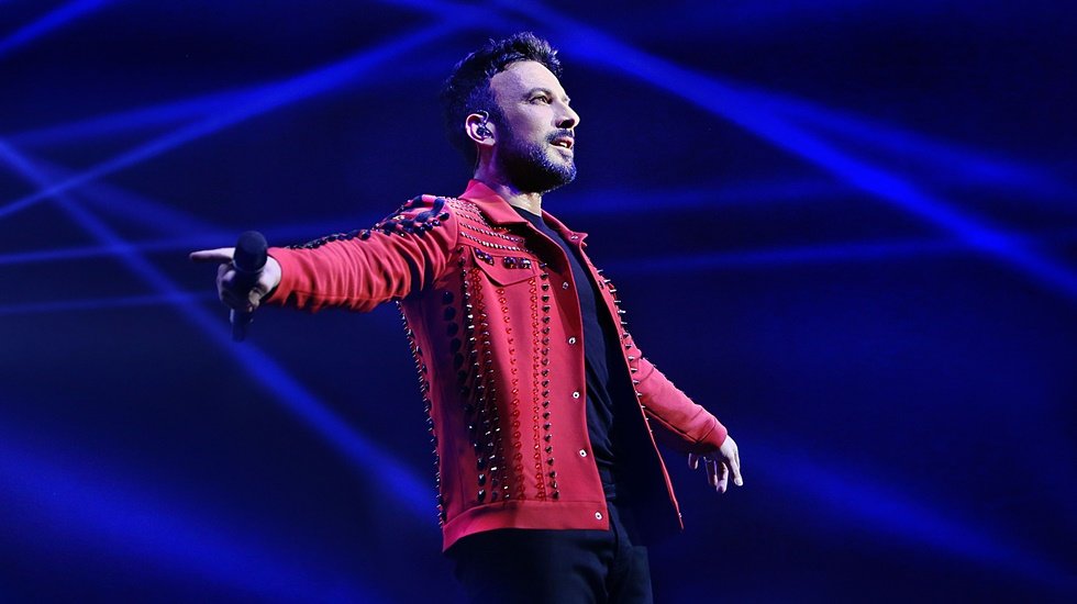 Zürih’in soğuk havası Tarkan’ın şarkılarıyla ısındı