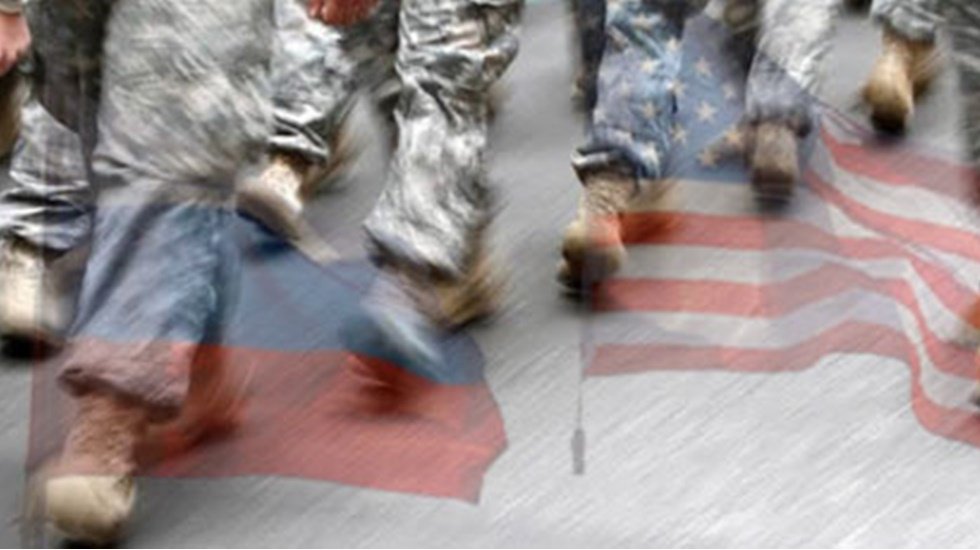 ABD askerleri Rus askeri konvoyunun &ouml;n&uuml;n&uuml; kesti!