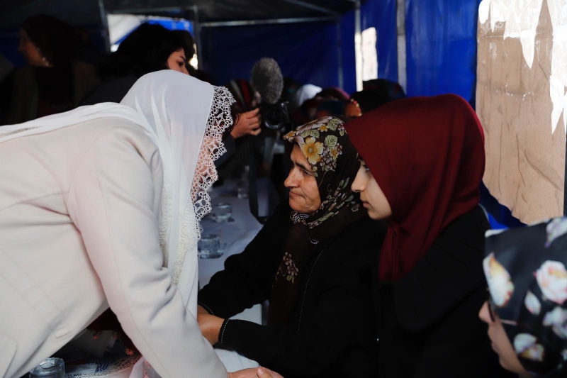 https://yenisoluk.com/uploads/2020/01/akşener taziye 2