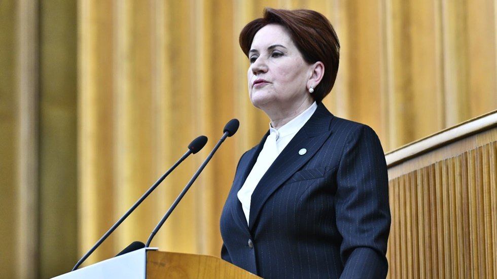 Akşener: &ldquo;Gelmem dediğin Davos&rsquo;a damadını g&ouml;nderip konuşturmakla olmaz"