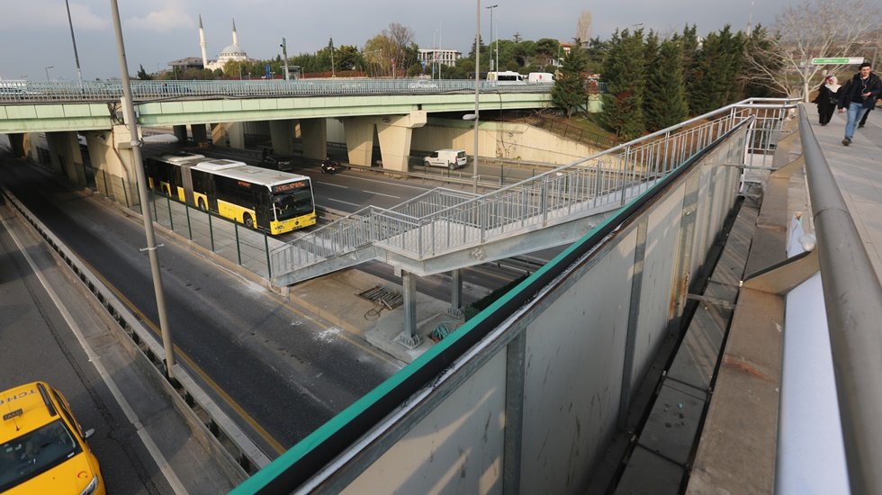 Altunizade Metrobüs İstasyonu genişletildi