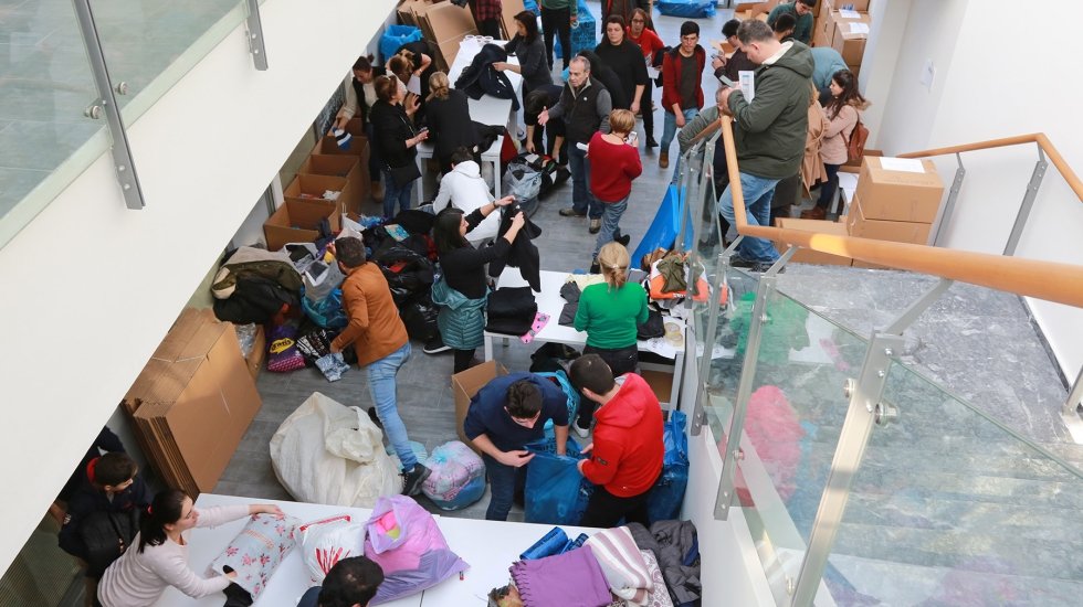 Ataşehir, depremzedelere yardım elini uzatıyor