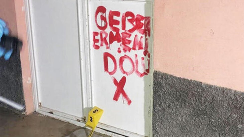 Bakın bu nefret s&ouml;ylemini kim yazmış?