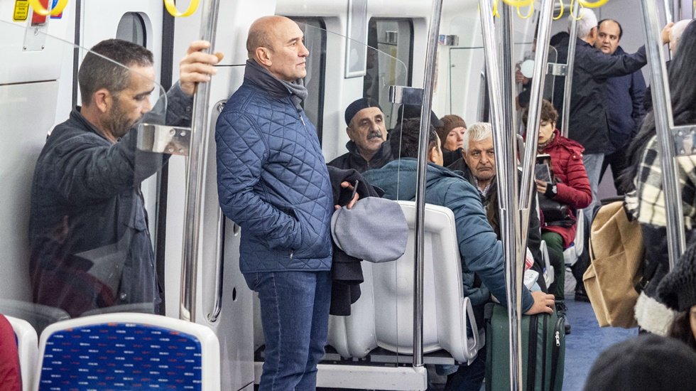 Başkan Soyer, 2019&rsquo;a toplu ulaşımla veda etti