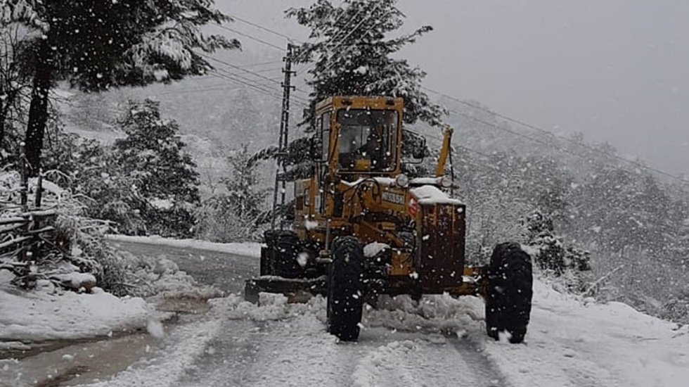 B&uuml;y&uuml;kşehir, vatandaşları kar esaretinden kurtarıyor