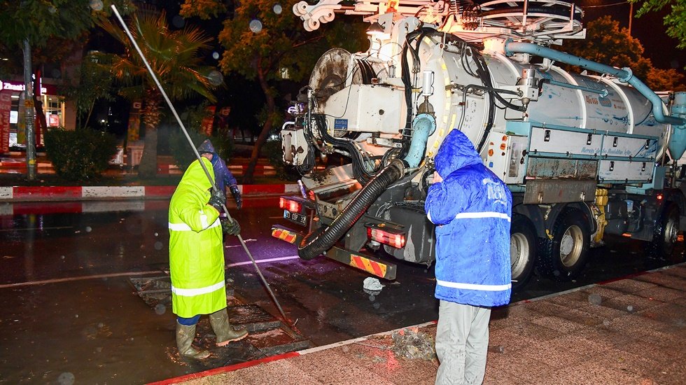 B&uuml;y&uuml;kşehir, Meteoroloji&rsquo;nin &ldquo;Kırmızı Kod&rdquo;lu uyarısı &uuml;zerine &ouml;nlemini aldı