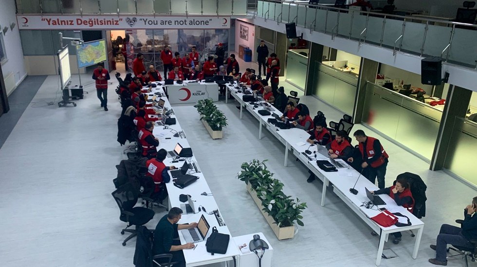 Depreminin ardından Kızılay'a tepki...