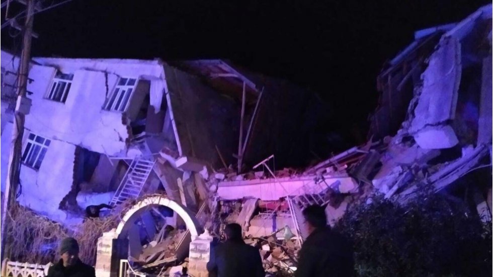 Elazığ'daki k&ouml;y muhtarlarından yardım &ccedil;ığlığı
