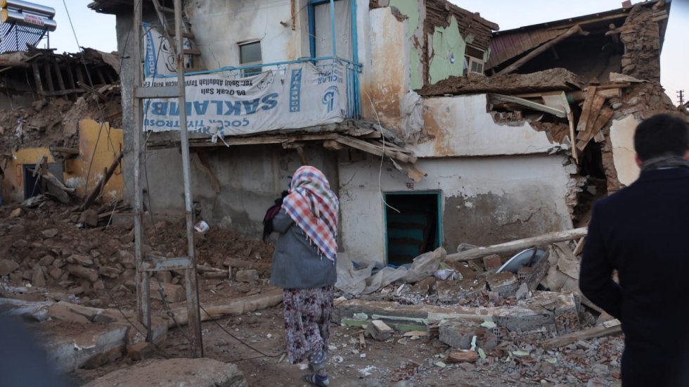Elazığ depreminde son &ouml;l&uuml; ve yaralı sayısı a&ccedil;ıklandı