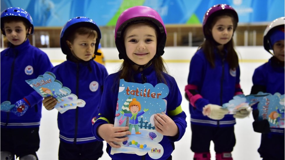 "Haydi &ccedil;ocuklar buz pistine"