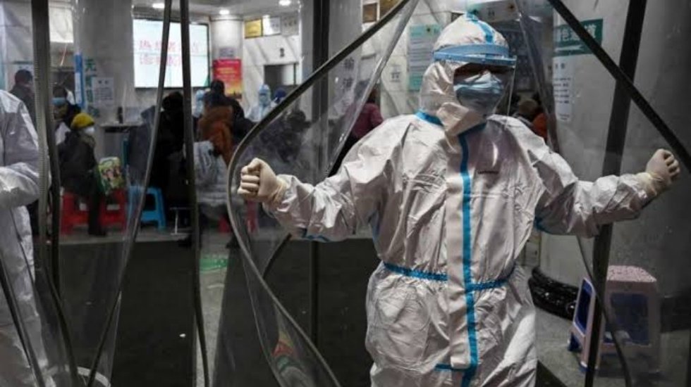 2. dalganın g&ouml;r&uuml;ld&uuml;ğ&uuml; &Ccedil;in'den korkutan koronavir&uuml;s s&ouml;zleri: Değişime uğruyor