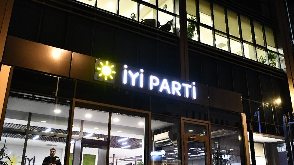 İyi Partide g&ouml;rev değişimi...
