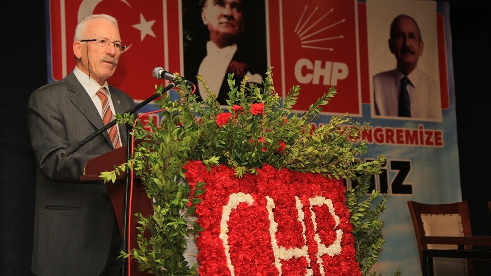 Karanfil yeniden CHP Efes Sel&ccedil;uk İl&ccedil;e Başkanı se&ccedil;ildi