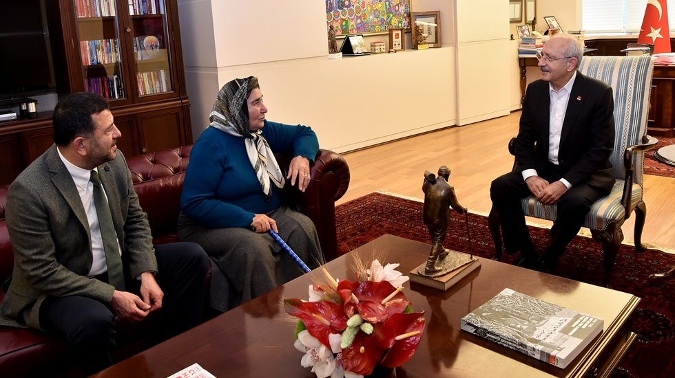 Kılı&ccedil;daroğlu, Şehit Annesi Pakize Akbaba ile bir araya geldi