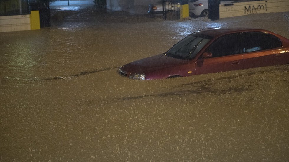 Mersin’de sel afeti: 1 kişi göçük altında kaldı!