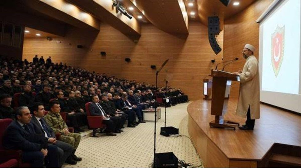 Milli Savunma &Uuml;niversitesi&rsquo;ndeki subaylara &ldquo;&uuml;mmet g&uuml;venliği&rdquo; brifingi