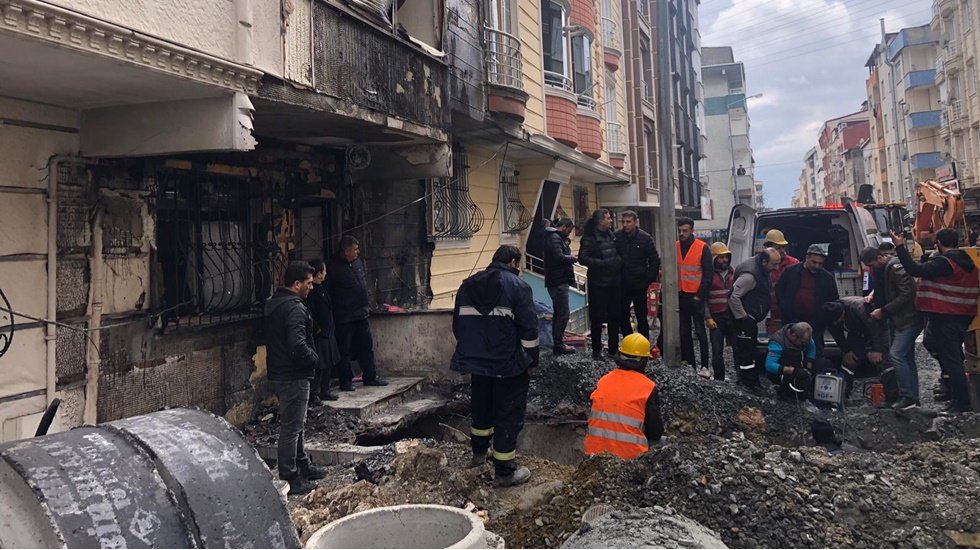 Patlamada zarar g&ouml;ren evleri belediye onaracak