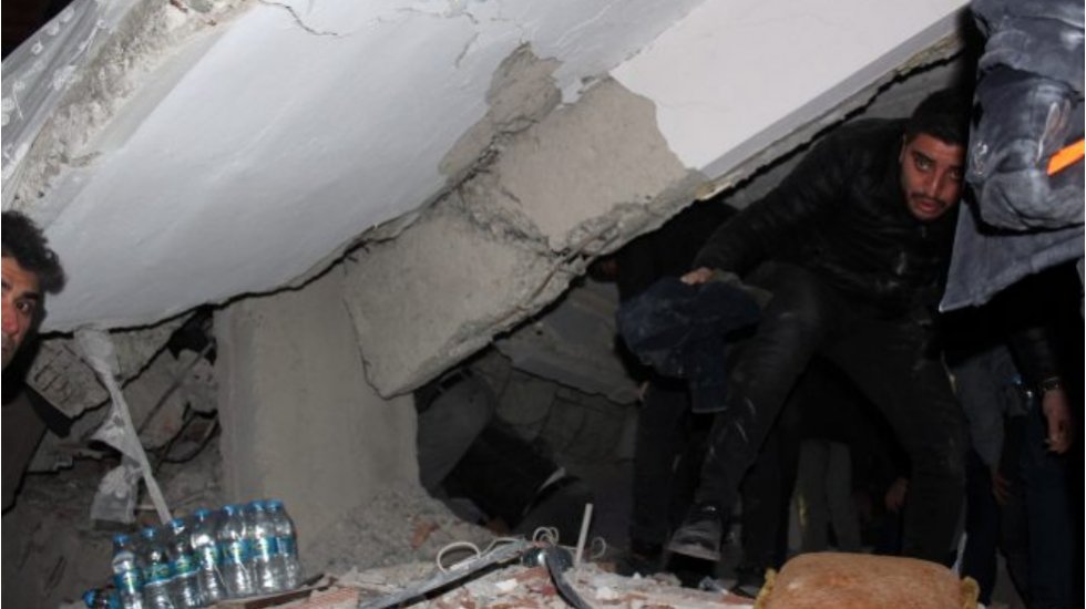 Sağlık Bakanı, deprem b&ouml;lgesindeki son &ouml;l&uuml; ve yaralı sayısını a&ccedil;ıkladı