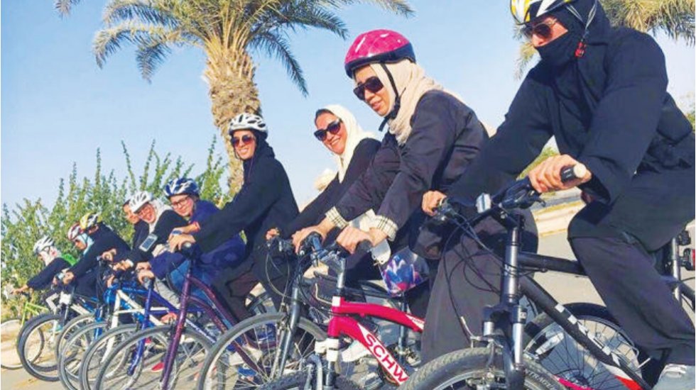 ​Suudi Arabistan&rsquo;da bin kadın pedal &ccedil;evirdi