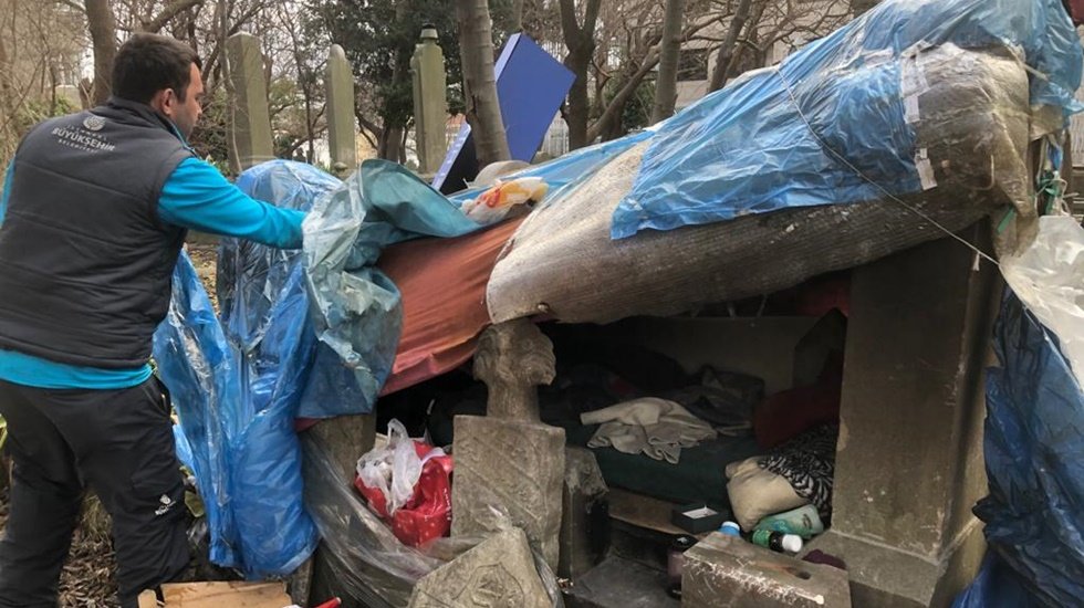 Tarihi Ma&ccedil;ka mezarlığını temizlendi