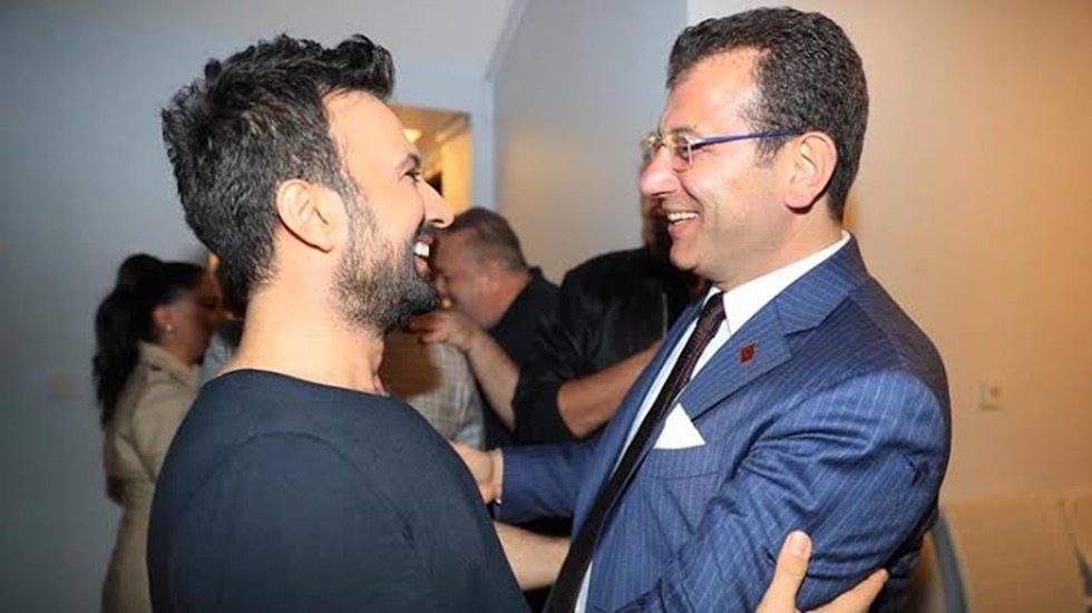 Demokrasiye taşlı saldırıya sanat&ccedil;ılardan tepki