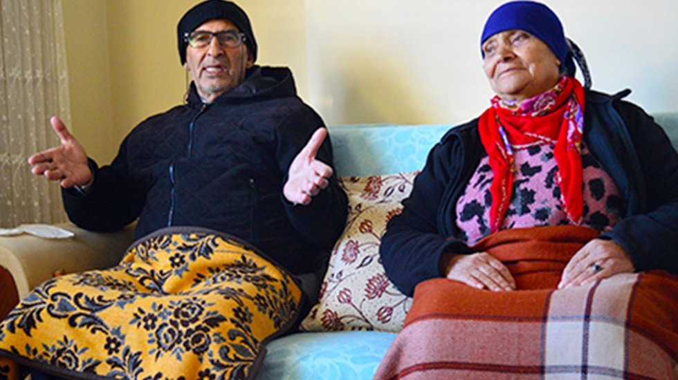 Battaniyeyle ısınan, sofrasında &ouml;ğ&uuml;n eksilen emekliler var