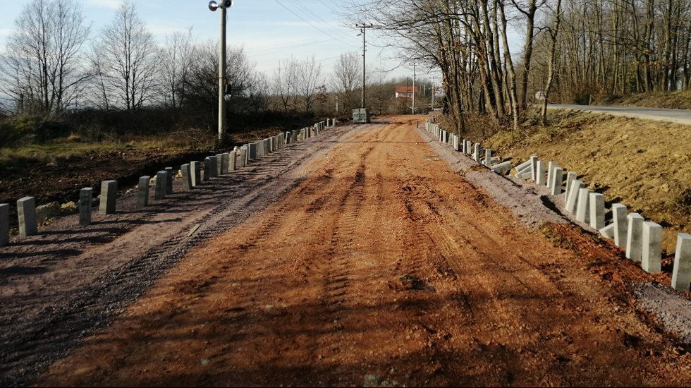 Bu belediyesi k&ouml;y yollarını yeniliyor