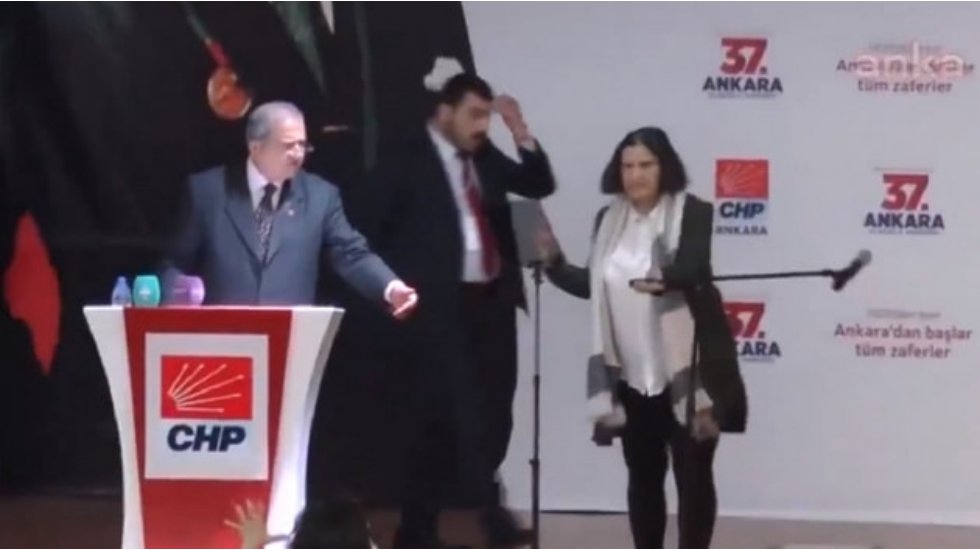 CHP kongresinde olay! Şişeler havada oluştu...