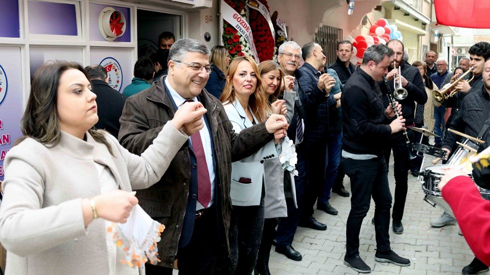 CHP'li Sındır: "Kadınlarının &ouml;zg&uuml;r olmadığı toplumlar, karanlığa mahkumdurlar"