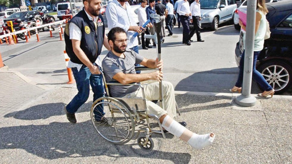 FET&Ouml;'c&uuml; savcı ka&ccedil;arken kal&ccedil;asını kırdı 'işkence g&ouml;rd&uuml;m' diyerek Almanya'dan sığınma istedi