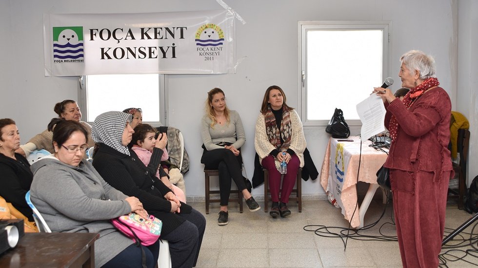 Fo&ccedil;a Kent Konseyi&rsquo;nde kadın dayanışması