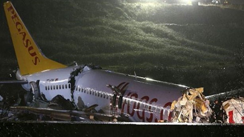 Sabiha G&ouml;k&ccedil;en'de par&ccedil;alanan u&ccedil;ağın pilotu adliyeye sevk edildi