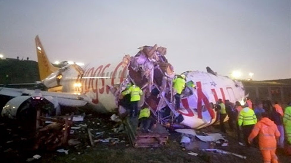 Sabiha G&ouml;k&ccedil;en'de par&ccedil;alanan u&ccedil;ağın pilotu tutuklandı